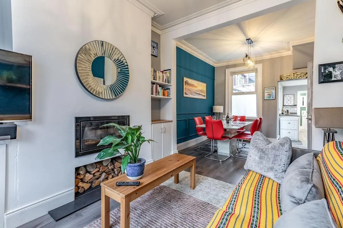 New! Chic And Spacious Townhouse Belfast