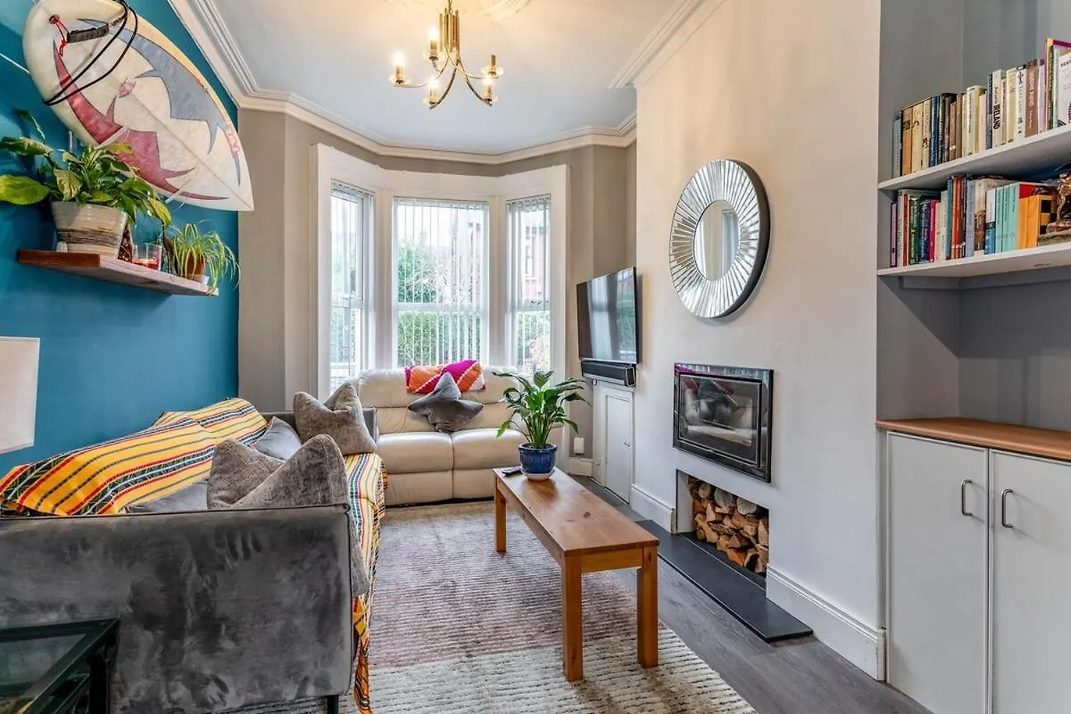 New! Chic And Spacious Townhouse Belfast